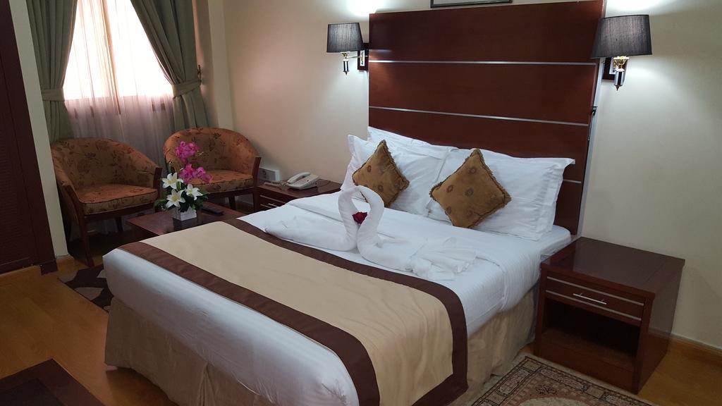 London Crown 2 Hotel Apartments Dubai Exteriör bild