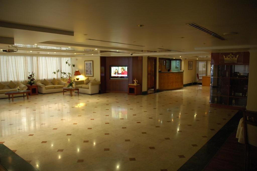 London Crown 2 Hotel Apartments Dubai Exteriör bild